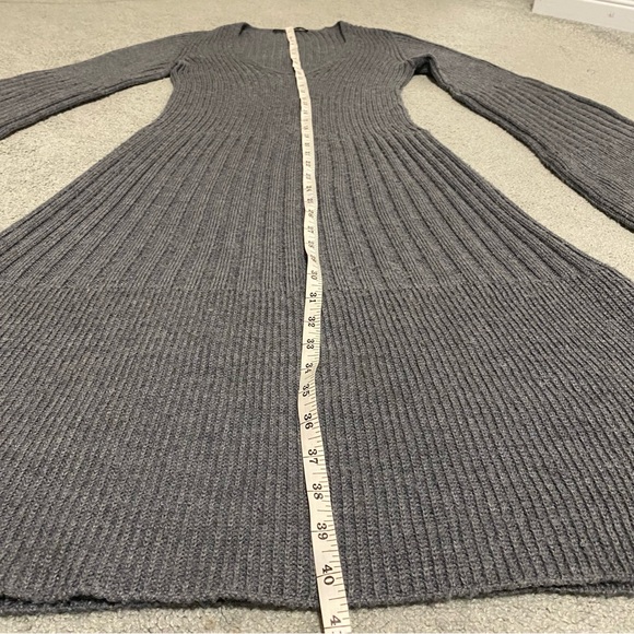 STEFANEL Wool V-Neck Ribbed Dress with Flared Sleeves & Hem - Picture 8 of 12